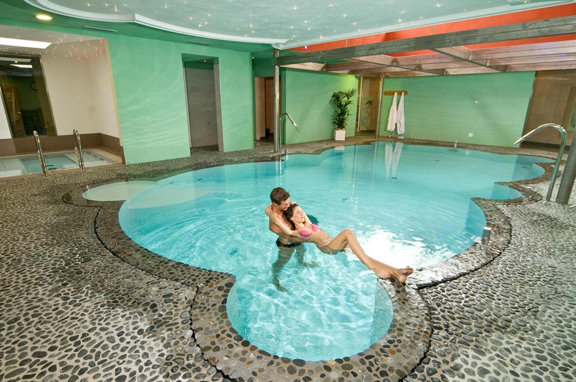 Hotel Panorama Wellness&Resort Malosco Esterno foto